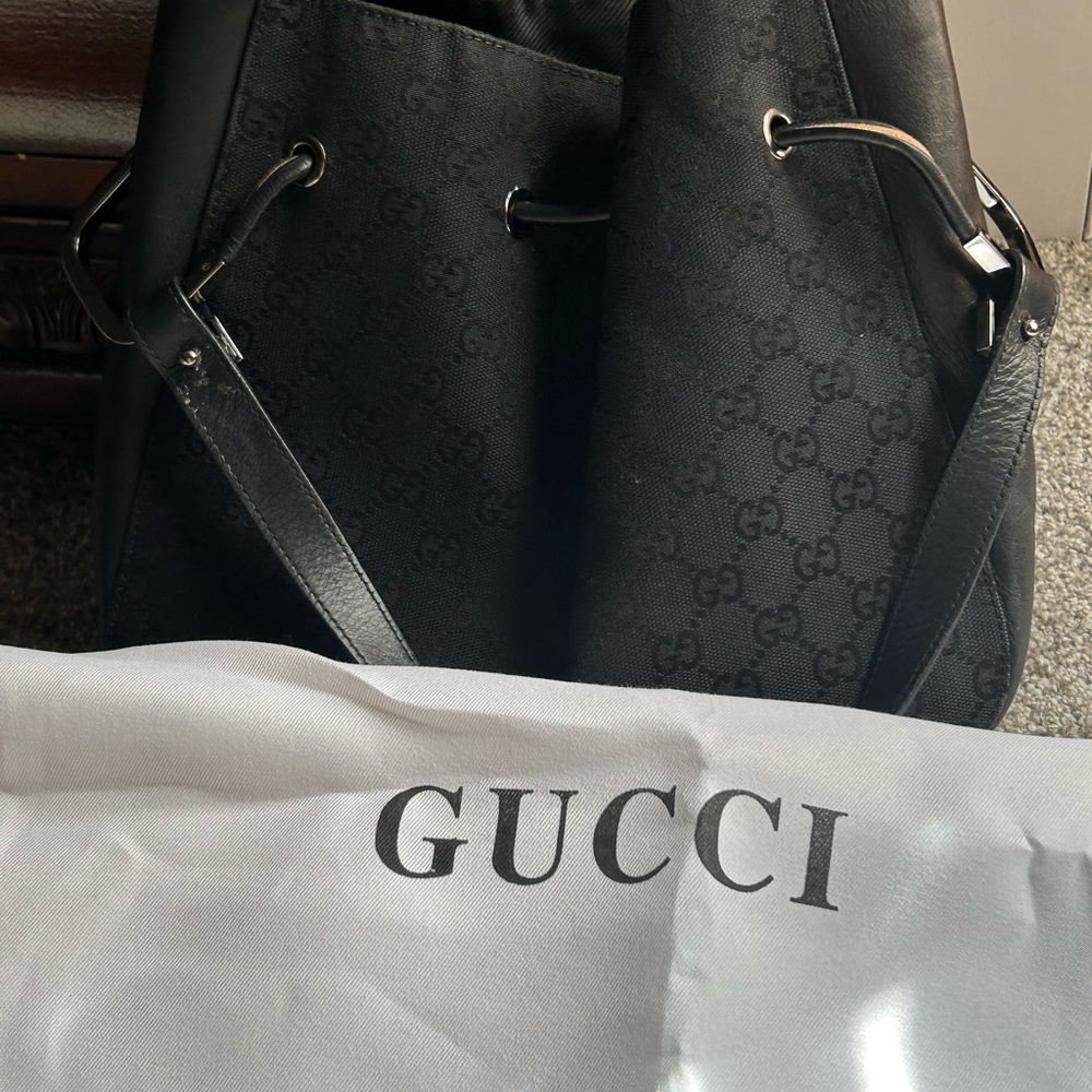 Authentic Gucci shoulder bag